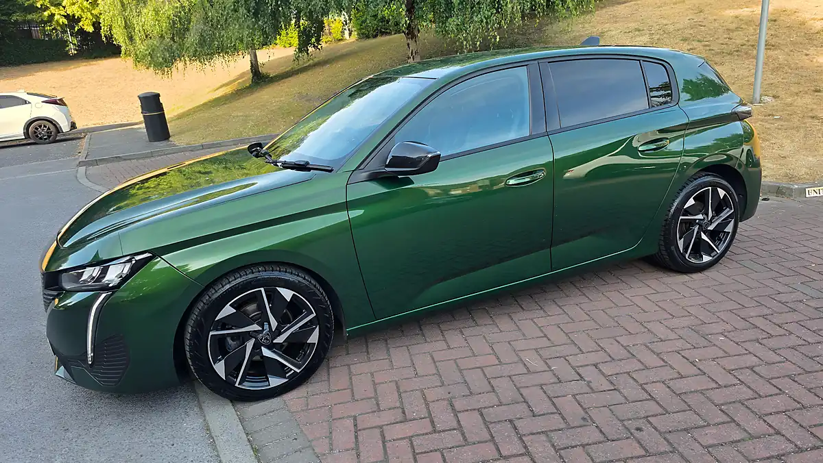 Used 2022 Peugeot 308 Allure Premium Green - Interior and Exterior details 12