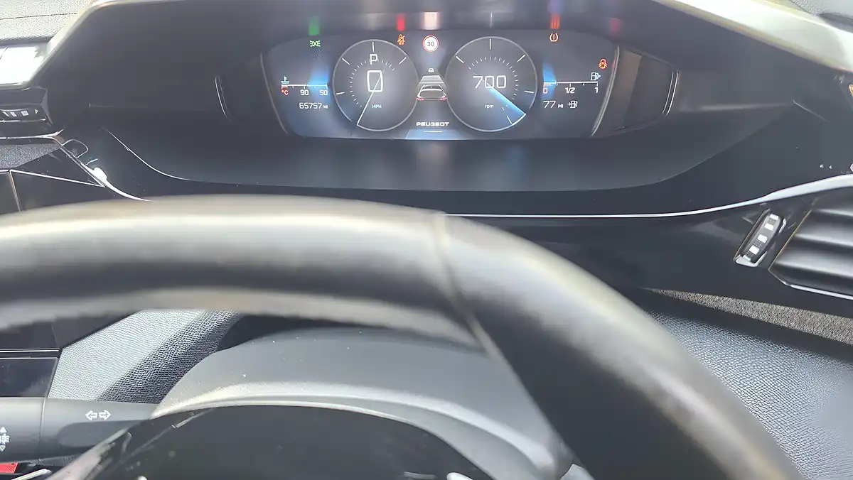 Used 2022 Peugeot 308 Allure Premium Green - Interior and Exterior details 14