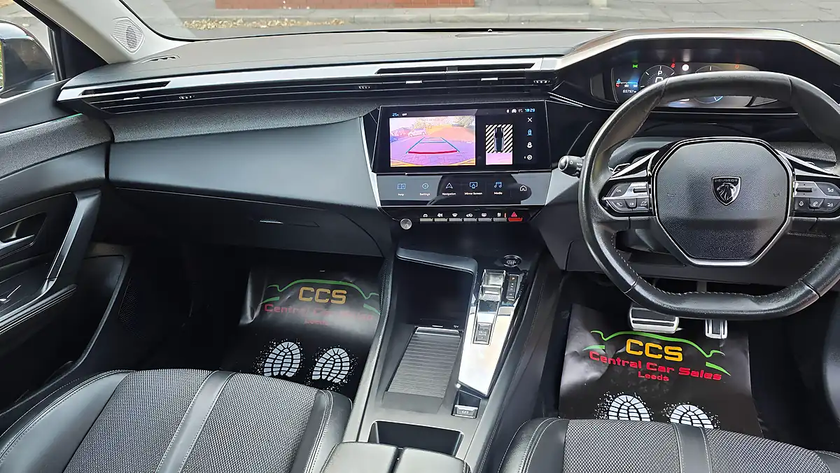 Used 2022 Peugeot 308 Allure Premium Green - Interior and Exterior details 15