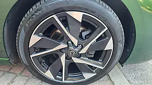 Used 2022 Peugeot 308 Allure Premium Green - Interior and Exterior details 19