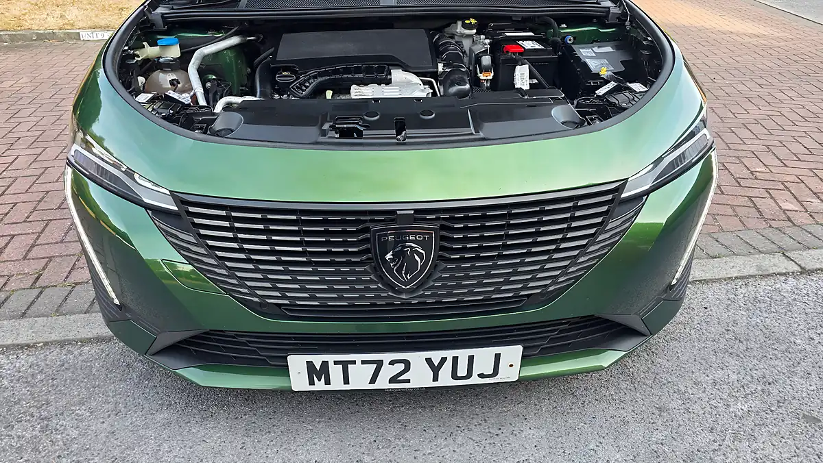 Used 2022 Peugeot 308 Allure Premium Green - Interior and Exterior details 20