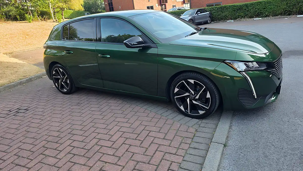Used 2022 Peugeot 308 Allure Premium Green - Interior and Exterior details 5