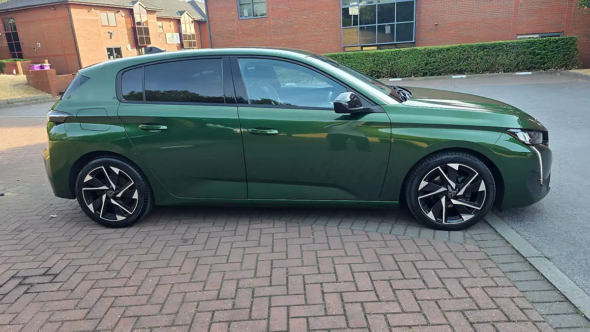 Used 2022 Peugeot 308 Allure Premium Green - Interior and Exterior details 6