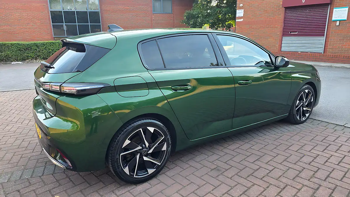 Used 2022 Peugeot 308 Allure Premium Green - Interior and Exterior details 9