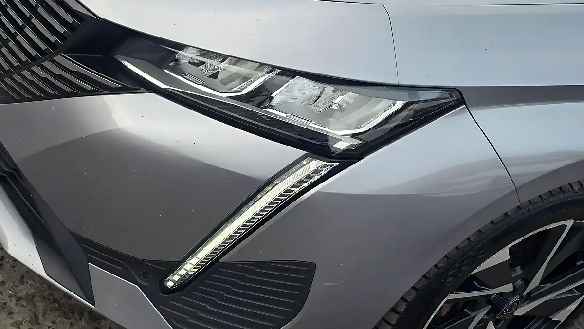 Used 2022 Peugeot 308 Allure Premium Grey - Interior and Exterior details 12