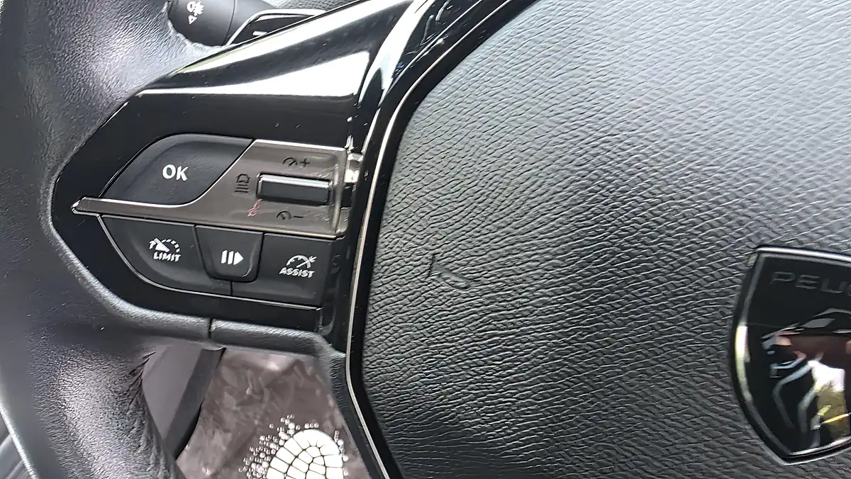 Used 2022 Peugeot 308 Allure Premium Grey - Interior and Exterior details 14