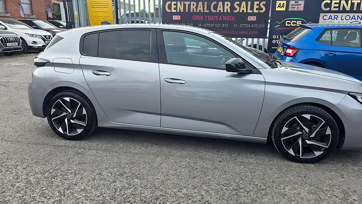 Used 2022 Peugeot 308 Allure Premium Grey - Interior and Exterior details 8