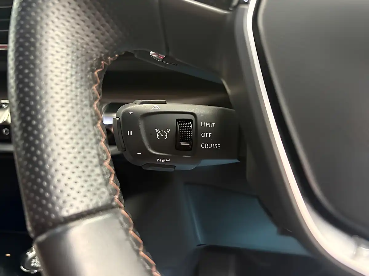 Used 2022 Peugeot 5008 GT Premium White - Interior and Exterior details 13
