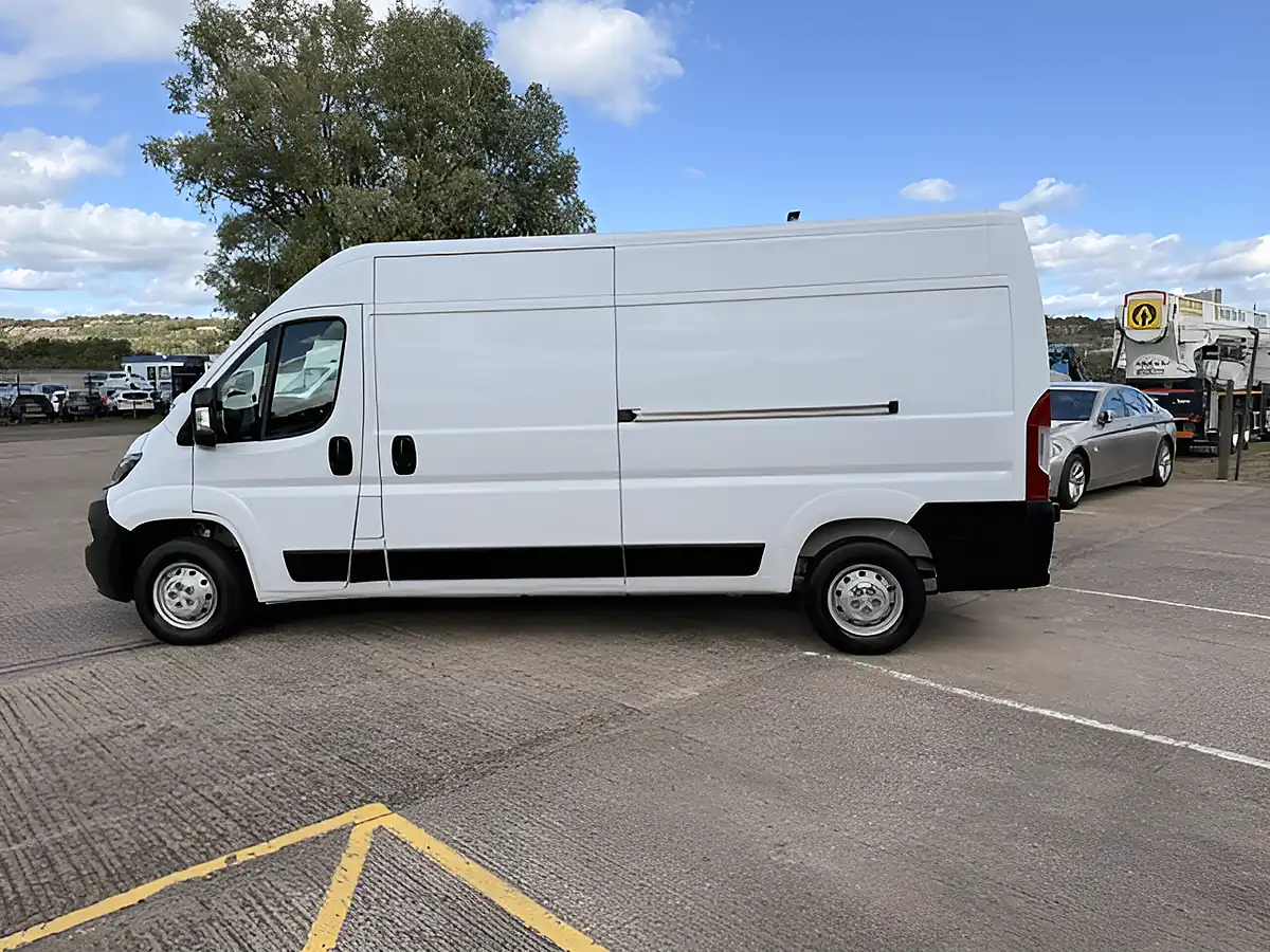 Used 2022 Peugeot Boxer 335 Professional L3 H2 Lwb White - Interior and Exterior details 7