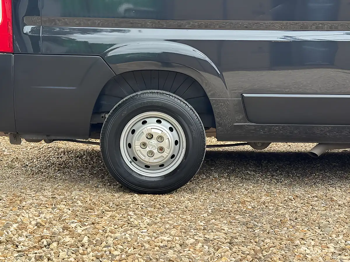 Used 2022 Peugeot Boxer 335 Professional L3H2 Grey - Interior and Exterior details 11