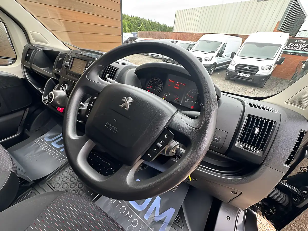 Used 2022 Peugeot Boxer 335 Professional L3H2 Grey - Interior and Exterior details 16