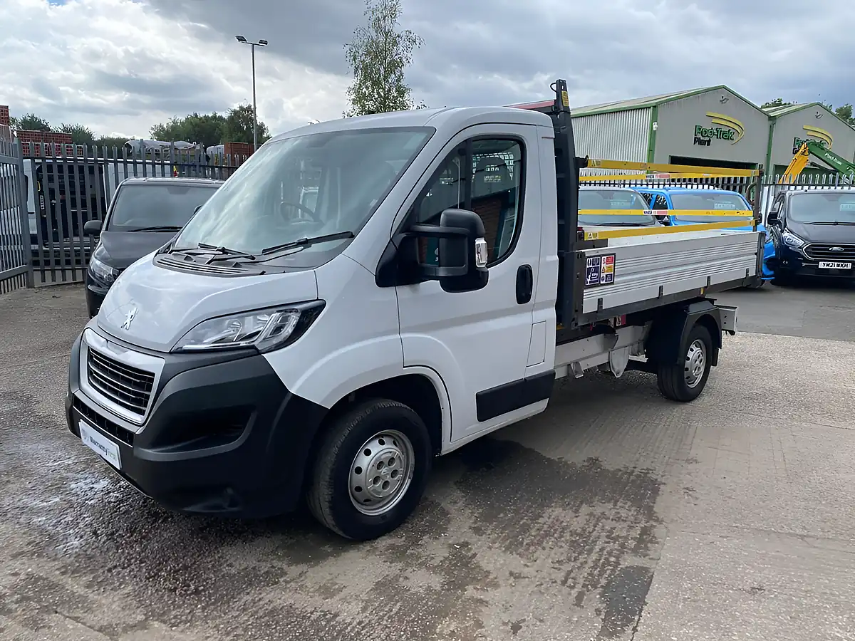 Used 2022 Peugeot Boxer Built for Business Alloy Tipper L2 White - Interior and Exterior details 10