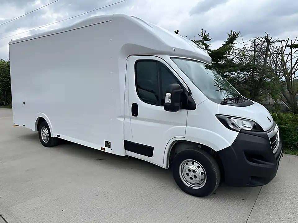 Used 2022 Peugeot Boxer Maxi Low Loader Box Van 4.2m White - Interior and Exterior details 5