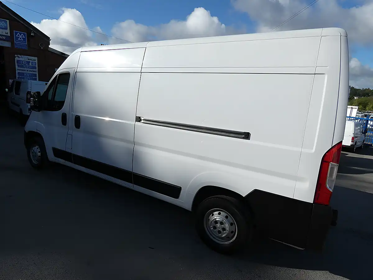 Used 2022 Peugeot Boxer Professional L3H2 Lwb Ice White - Interior and Exterior details 5