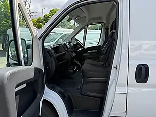 Used 2022 Peugeot Boxer Professional Premium + White - Interior and Exterior details 17