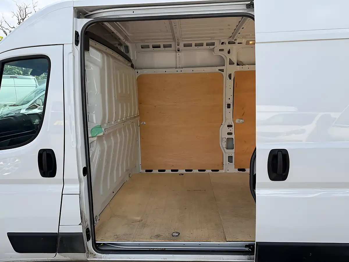 Used 2022 Peugeot Boxer Professional Premium + White - Interior and Exterior details 18