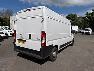 Used 2022 Peugeot Boxer Professional Premium + White - Interior and Exterior details 2