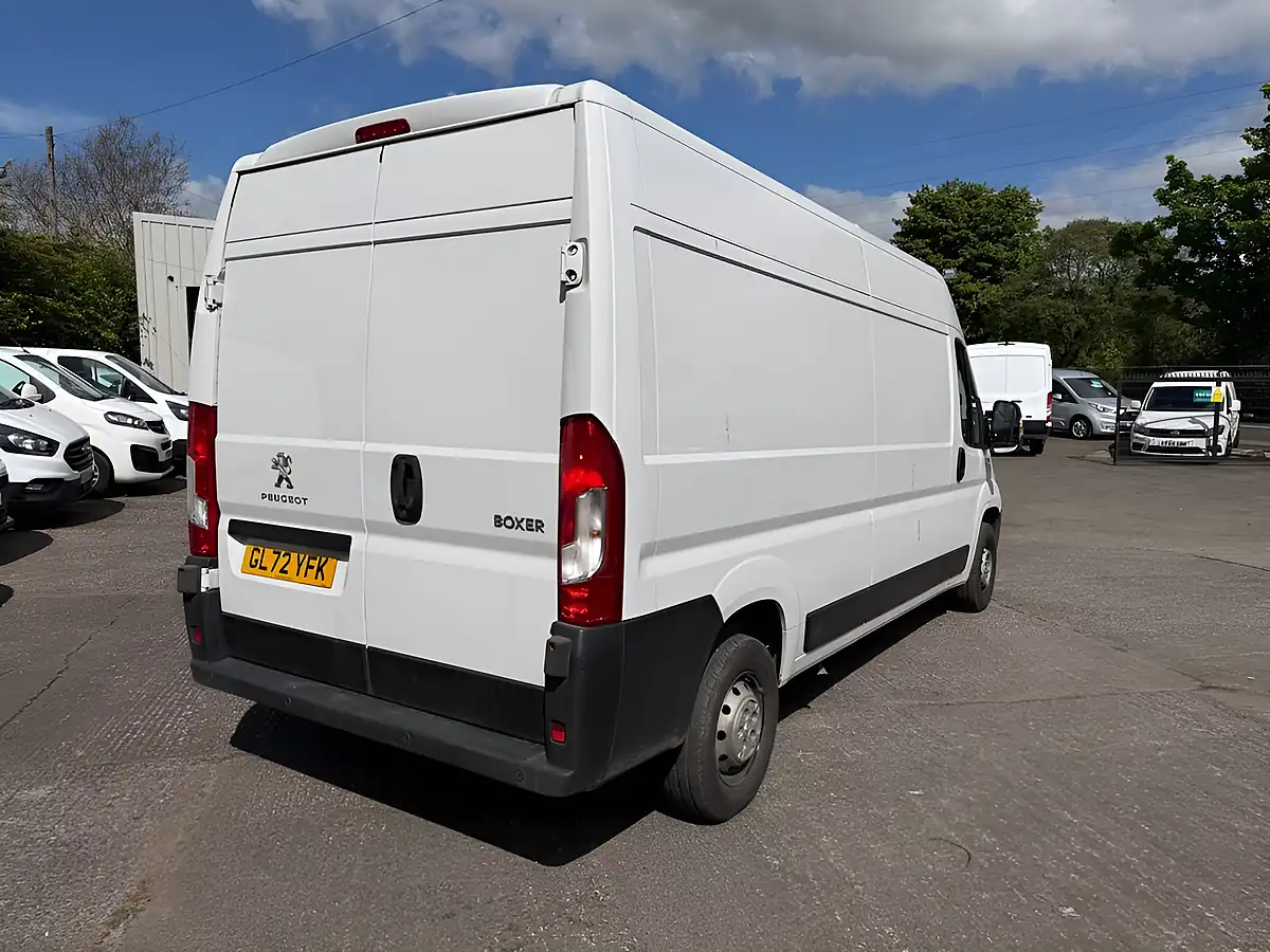 Used 2022 Peugeot Boxer Professional Premium + White - Interior and Exterior details 2