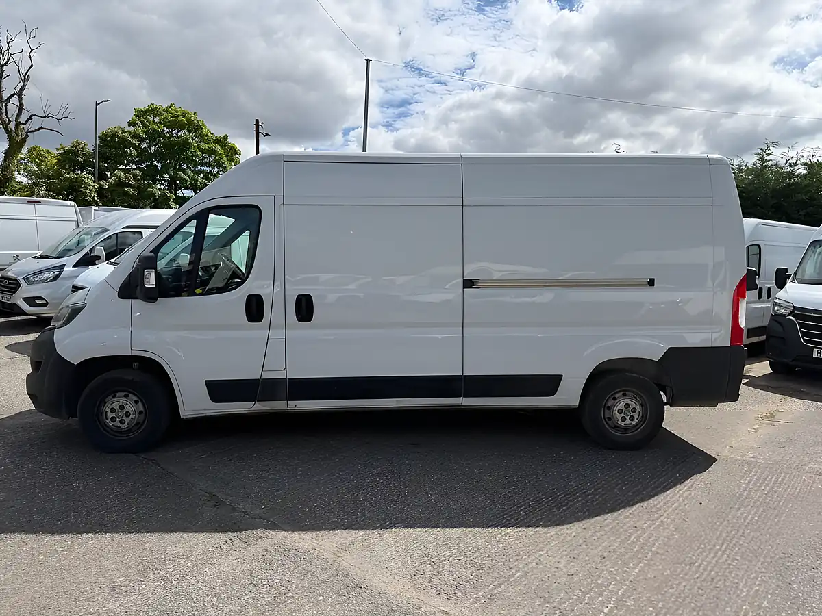 Used 2022 Peugeot Boxer Professional Premium + White - Interior and Exterior details 5