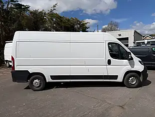 Used 2022 Peugeot Boxer Professional Premium + White - Interior and Exterior details 8