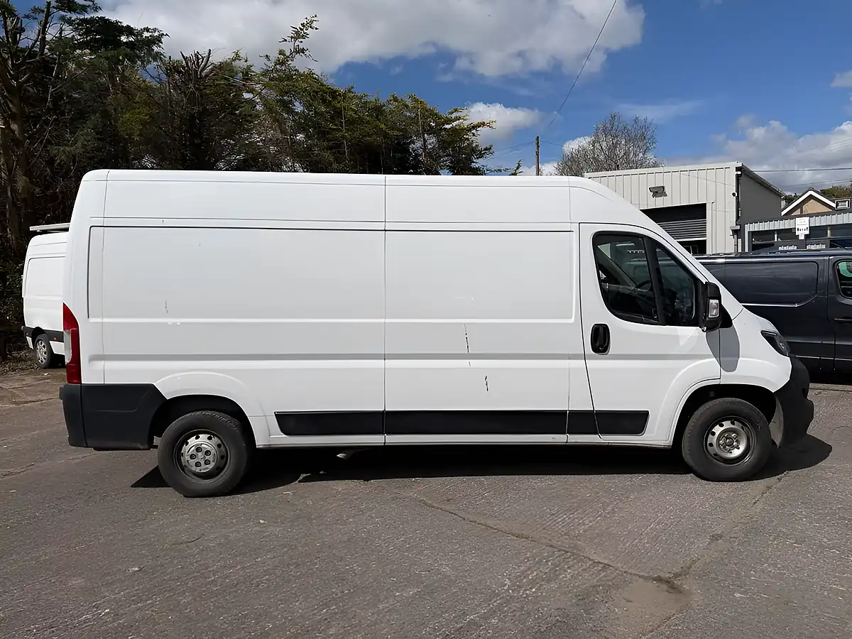 Used 2022 Peugeot Boxer Professional Premium + White - Interior and Exterior details 8