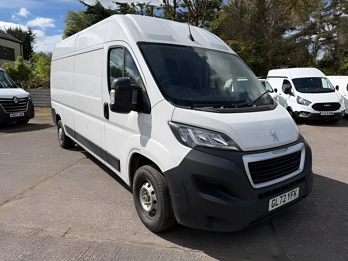 Used 2022 Peugeot Boxer Professional Premium + White - Interior and Exterior details 9