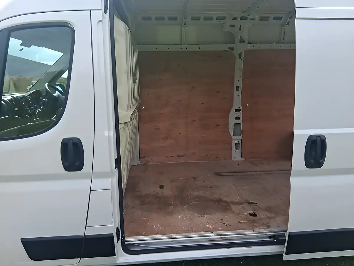 Used 2022 Peugeot Boxer Professional White - Interior and Exterior details 10
