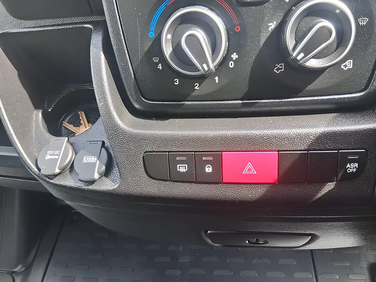 Used 2022 Peugeot Boxer Professional White - Interior and Exterior details 18