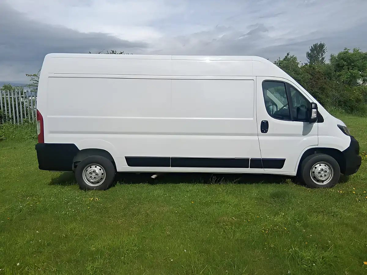 Used 2022 Peugeot Boxer Professional White - Interior and Exterior details 6