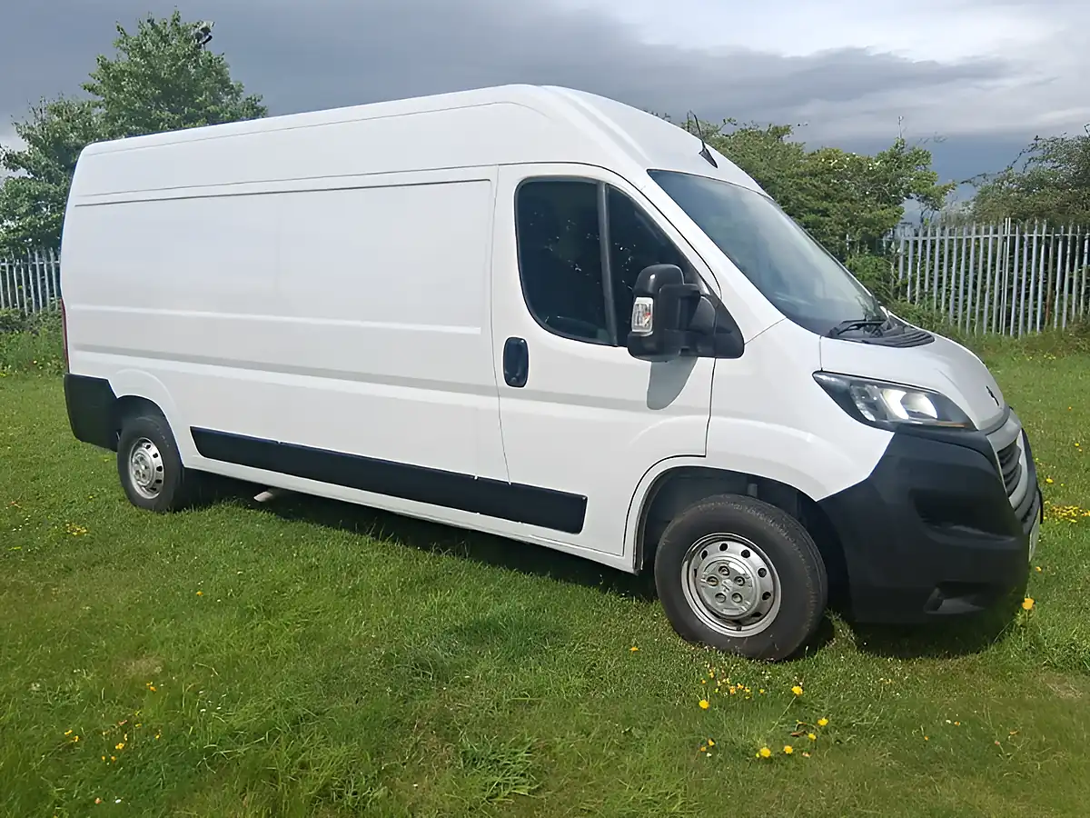 Used 2022 Peugeot Boxer Professional White - Interior and Exterior details 7