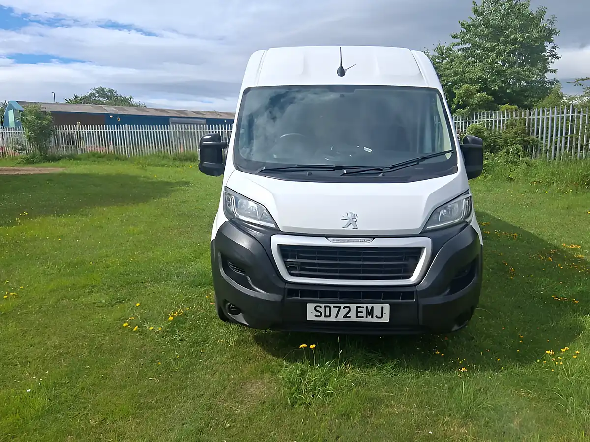 Used 2022 Peugeot Boxer Professional White - Interior and Exterior details 8