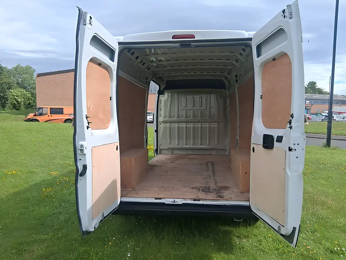 Used 2022 Peugeot Boxer Professional White - Interior and Exterior details 9