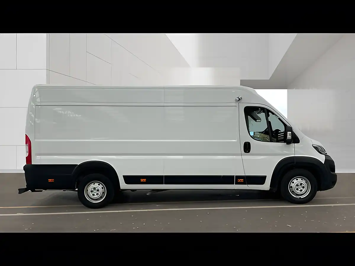 Used 2022 Peugeot Boxer Professional White - Interior and Exterior details 5