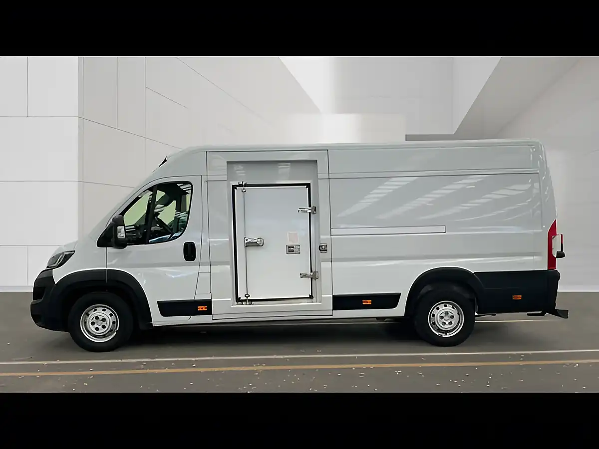 Used 2022 Peugeot Boxer Professional White - Interior and Exterior details 6