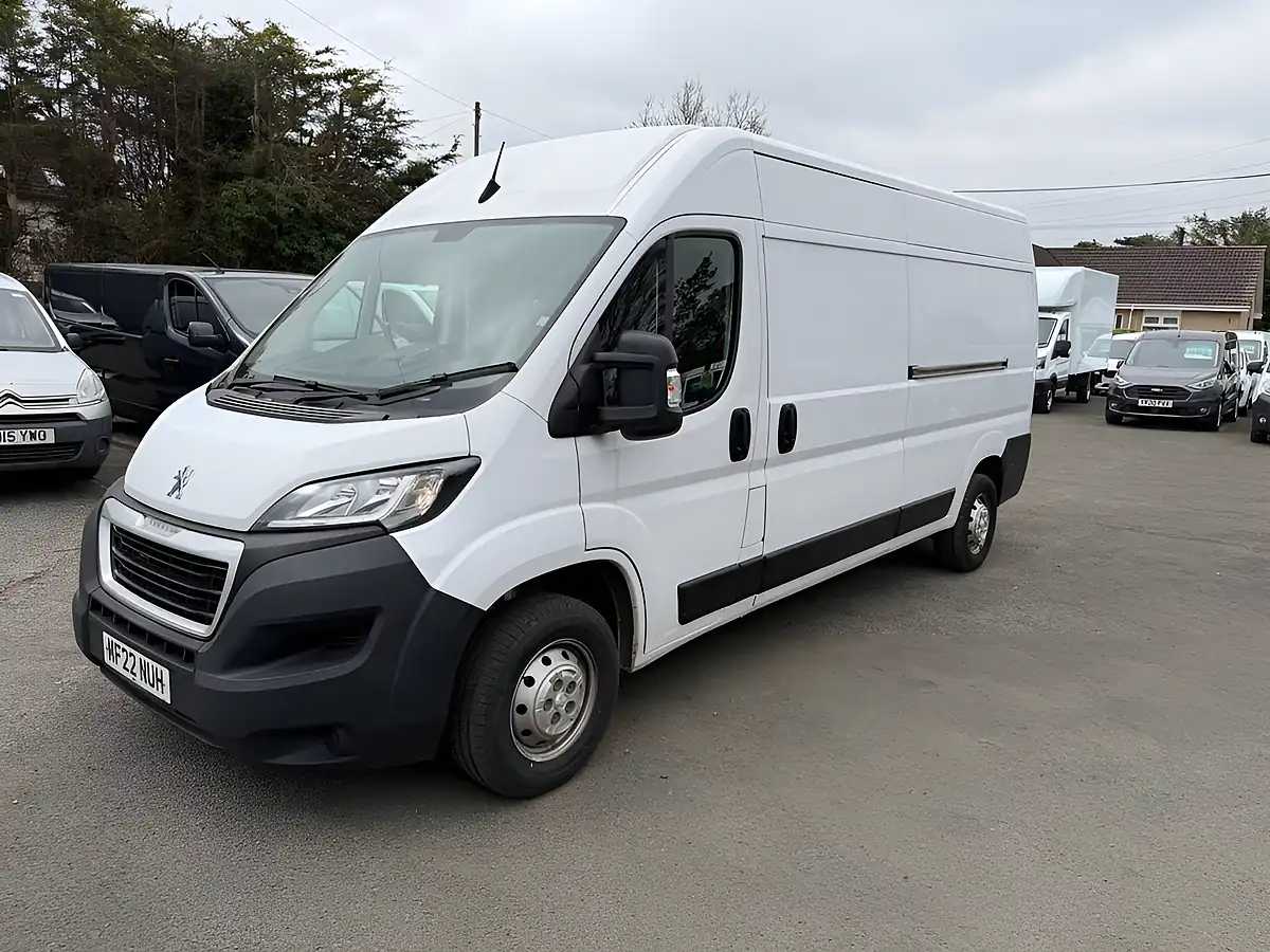 Used 2022 Peugeot Boxer Professional White - Front View