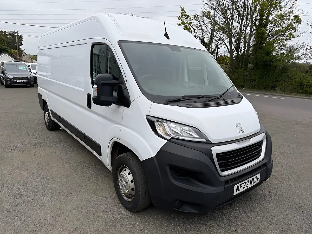Used 2022 Peugeot Boxer Professional White - Interior and Exterior details 10