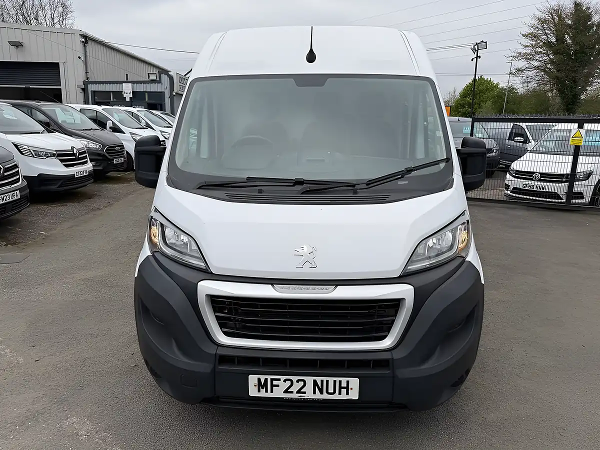 Used 2022 Peugeot Boxer Professional White - Interior and Exterior details 11