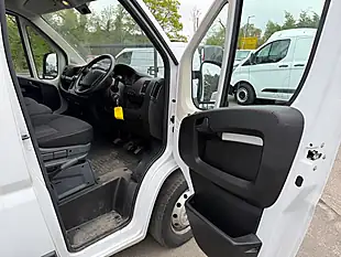 Used 2022 Peugeot Boxer Professional White - Interior and Exterior details 12