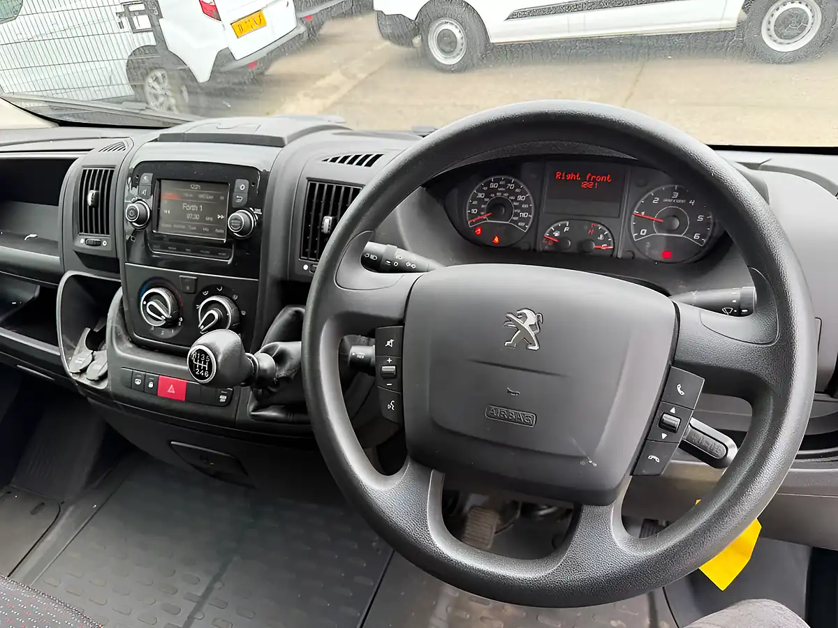 Used 2022 Peugeot Boxer Professional White - Interior and Exterior details 13