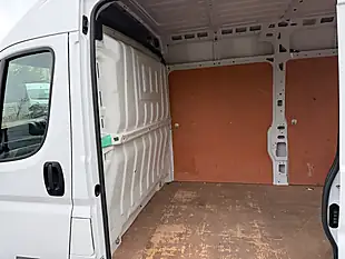 Used 2022 Peugeot Boxer Professional White - Interior and Exterior details 17