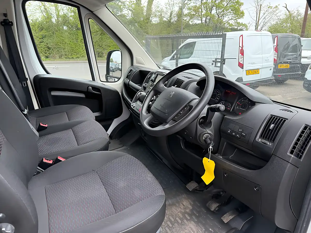 Used 2022 Peugeot Boxer Professional White - Interior and Exterior details 3