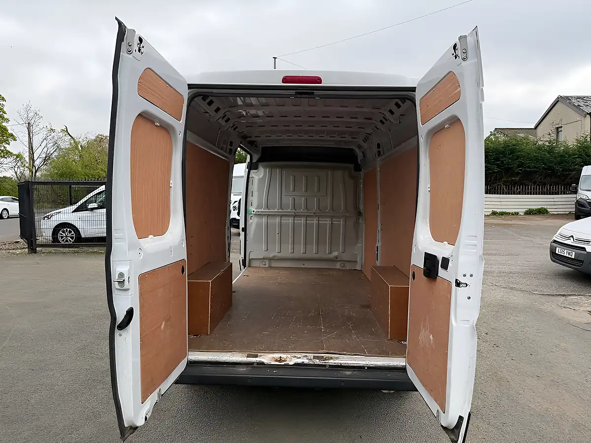 Used 2022 Peugeot Boxer Professional White - Interior and Exterior details 5