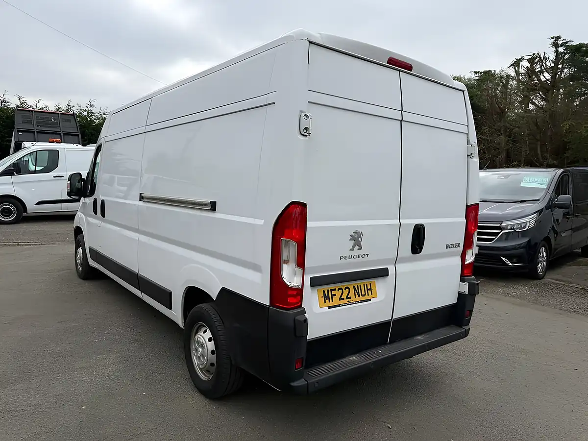 Used 2022 Peugeot Boxer Professional White - Interior and Exterior details 7