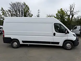Used 2022 Peugeot Boxer Professional White - Interior and Exterior details 9