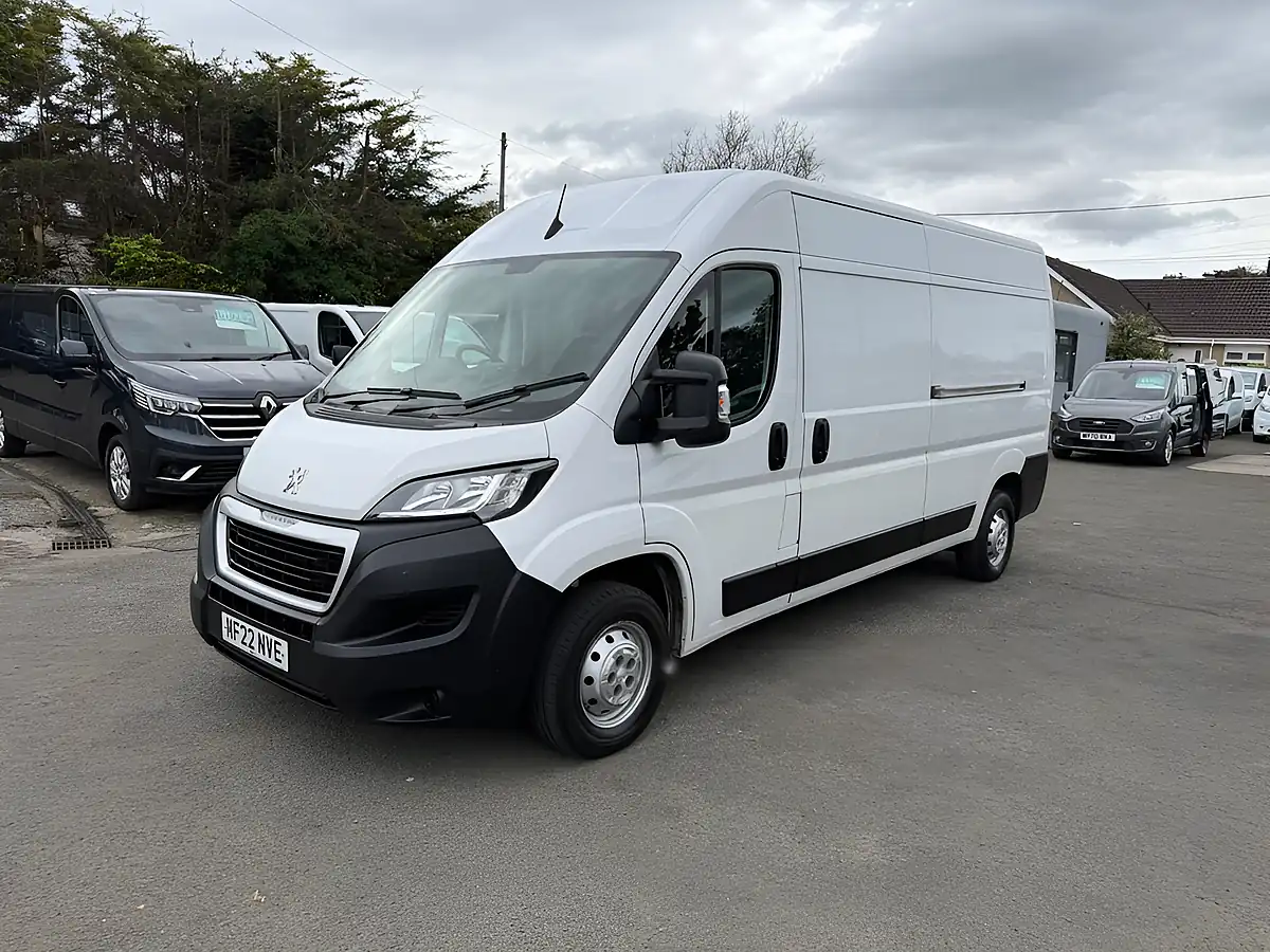 Used 2022 Peugeot Boxer Professional White - Front View