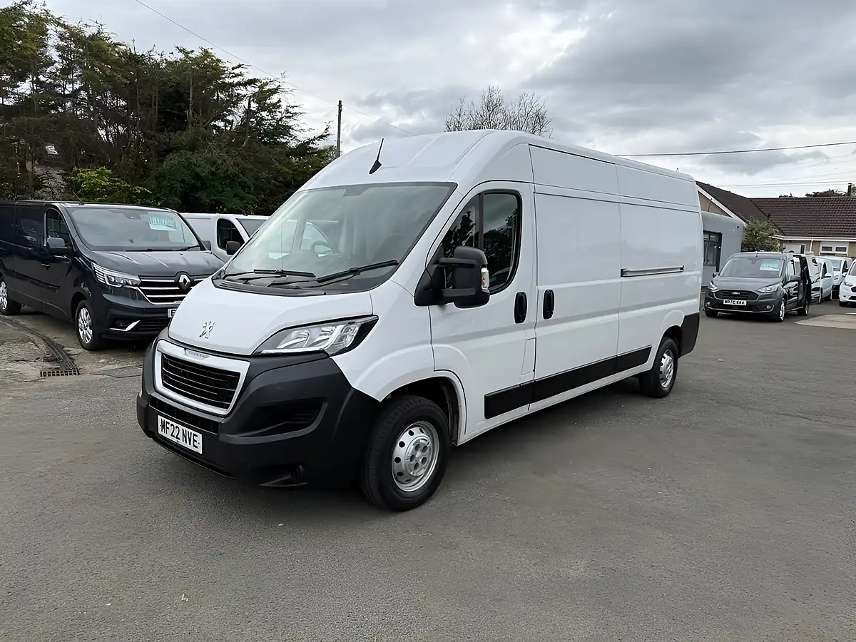 Used 2022 Peugeot Boxer Professional White - Interior and Exterior details 11