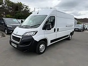 Used 2022 Peugeot Boxer Professional White - Interior and Exterior details 12