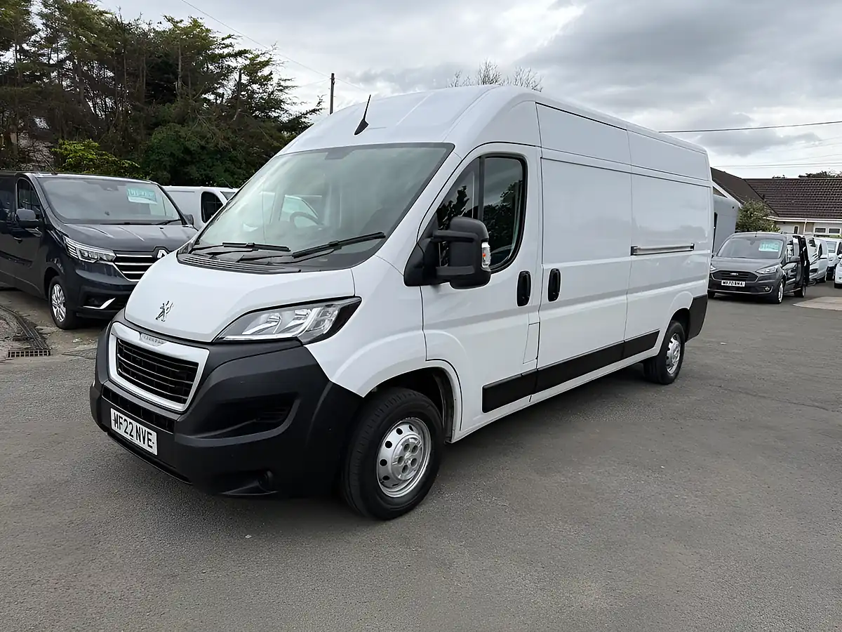 Used 2022 Peugeot Boxer Professional White - Interior and Exterior details 12