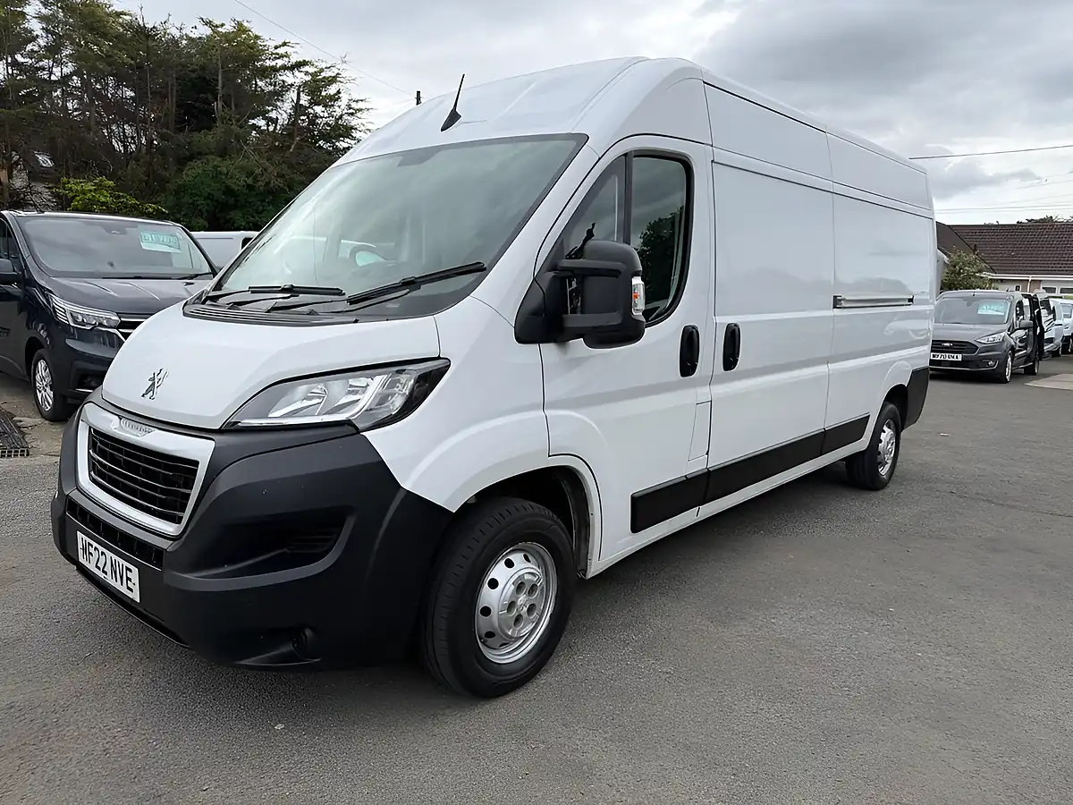 Used 2022 Peugeot Boxer Professional White - Interior and Exterior details 13