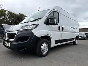 Used 2022 Peugeot Boxer Professional White - Interior and Exterior details 15